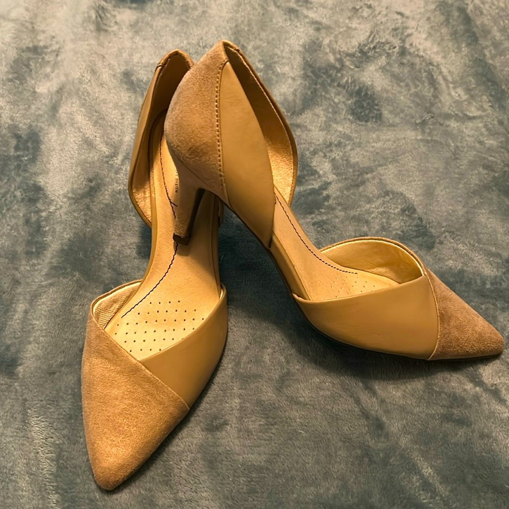 Life Stride Pumps - Tan Suede Size 6